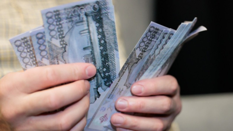 Қыз бұрынғы сүйіктісін бопсалап, 25 миллион теңге талап еткен