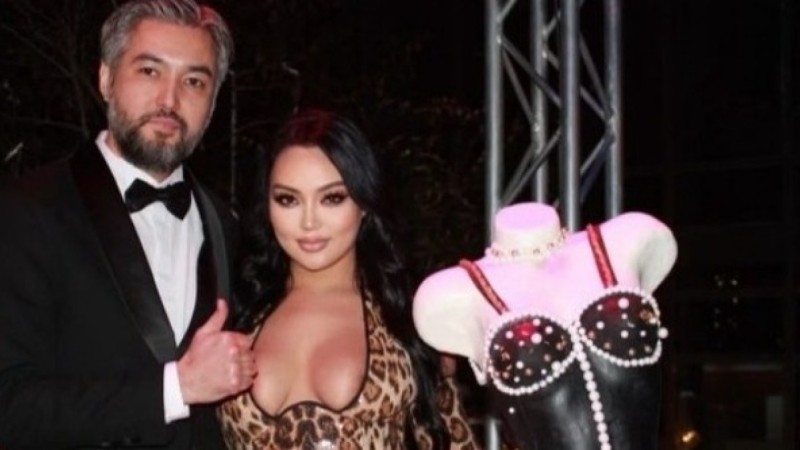 Ешкімге ұнауға міндетті емеспін: Тәнін жалаңаштап масқара болған блогер