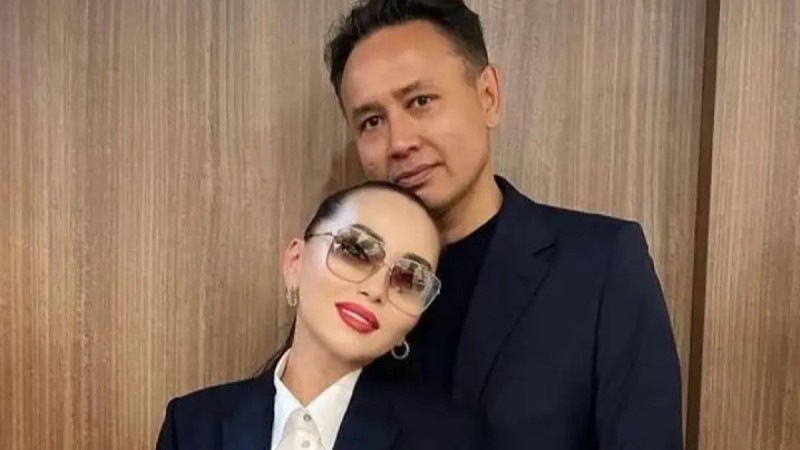 “Алагөзов айнытпай хештегі”: Баян Алагөзова күйеуінің биін қайталаған жанға 500 мың теңге бермек