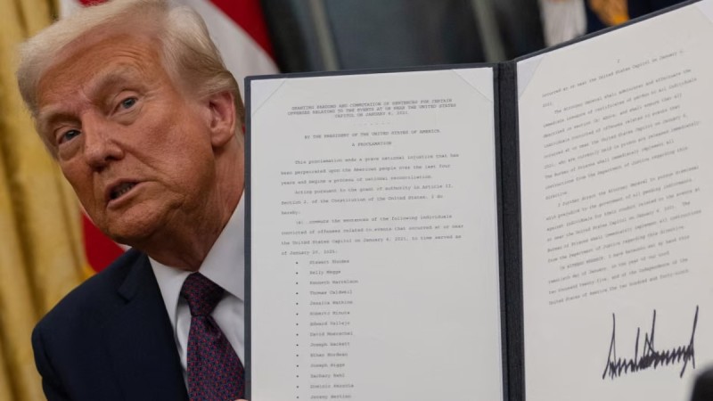 "Бәріне рақымшылық беремін": Трамп мыңдаған адамға кешірім жасамақшы