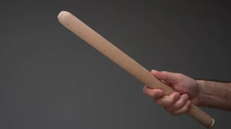 Ер адам телефон қоңырауына жауап бермеген әйелін балаларының көзінше ұрып өлтірді