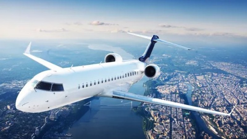 60 жастағы ер адам ұшақтан сыртқа құлап кетті