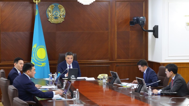 Олжас Бектенов Президент тапсырмаларын орындау аясында «Деректерді өңдеу орталықтары алқабы» жобасын жүзеге асыру жөнінде кеңес өткізді