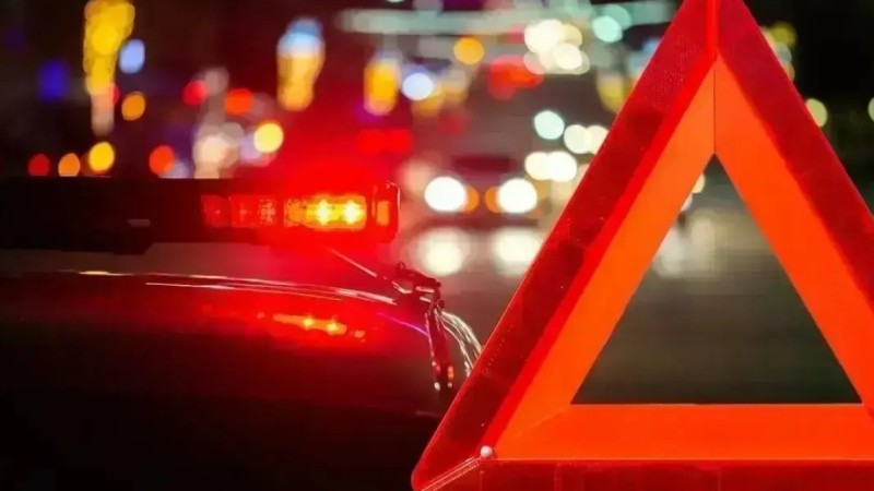 Семейде жүргізуші көлікті басқара алмай, жаяу жүргіншіні қағып кетті