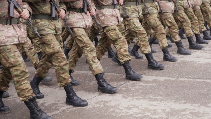 Енді сарбаздарға телефон қолдануға рұқсат етіледі