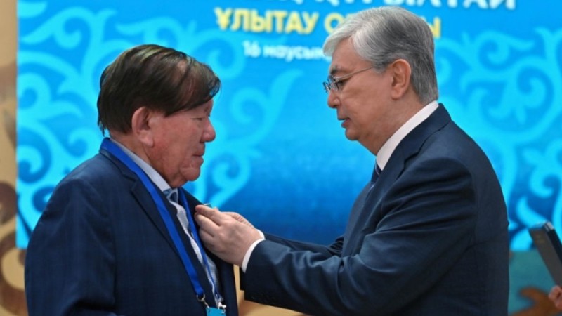 Тоқаев Мұхтар Шахановтың қазасына көңіл айтты