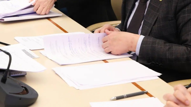 Жұмысқа келмеген және тәртіп бұзған мәслихат депутаттарын жазалау ұсынылды