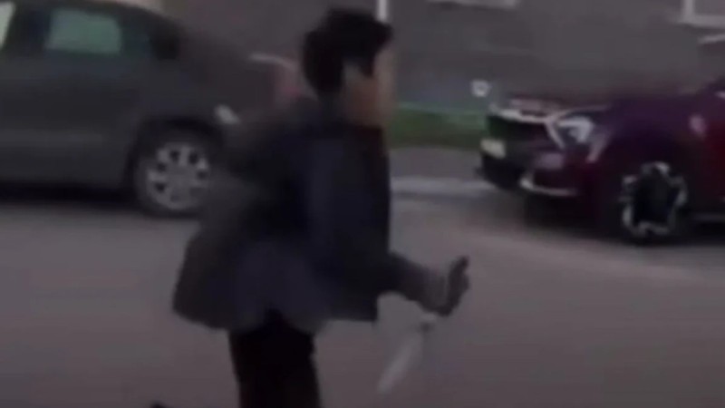 Астанада пышақ ұстаған 7 жастағы бала тұрғындарды шошытты