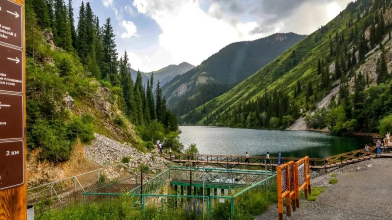 Көлсайда автокөлік жардан құлап кетті