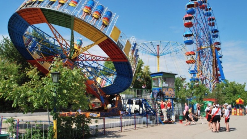 Астанадағы саябақта аттракцион істен шығып, екі бала құлаған