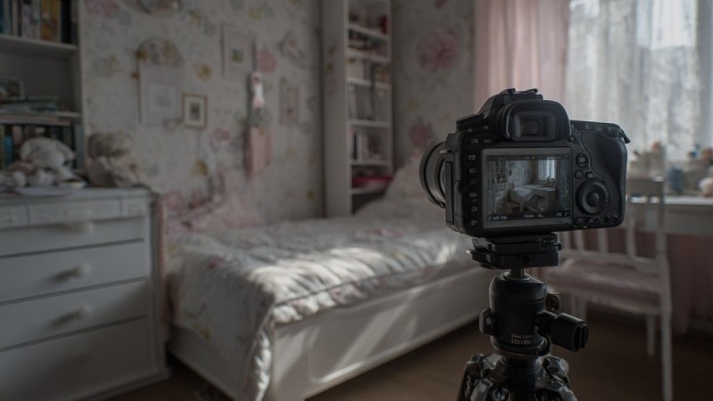 Анасы 5 жасар қызын ересектерге арналған видеоға түсіріп, ақша тапқан