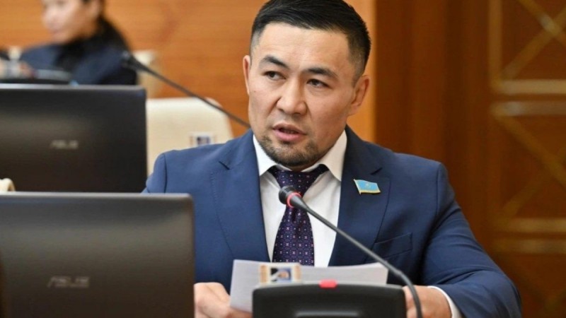 “Депутаттықтан кетсем, креслоны бірге ала кетем”: Ардақ Назаров мәлімдеме жасады
