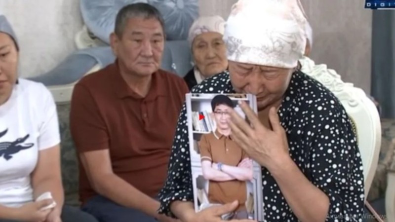 “Жүрек тұсына пышақ ұрған”: Алматыда төбелестен қаза тапқан екі жасөспірімді жақындары ақтық сапарға шығарып салды
