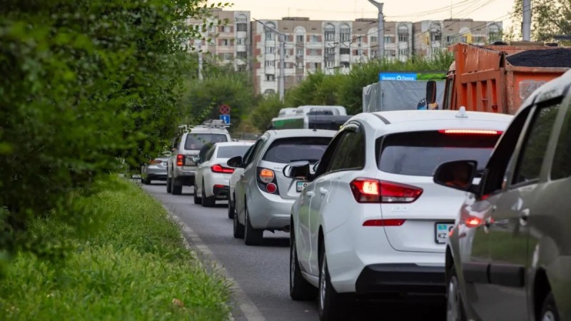 «Жол апатынан өлімге әкелген жағдай үшін 15 АЕК айыппұл: Қазақстанда жалған мемлекеттік нөмірлер үшін түрмеге қамау ұсынылды