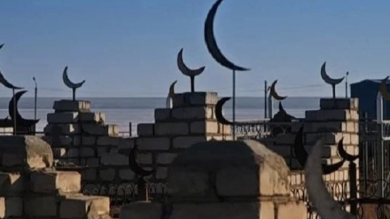 Әкесінің бейітіне барған жігітті пышақтап тастаған