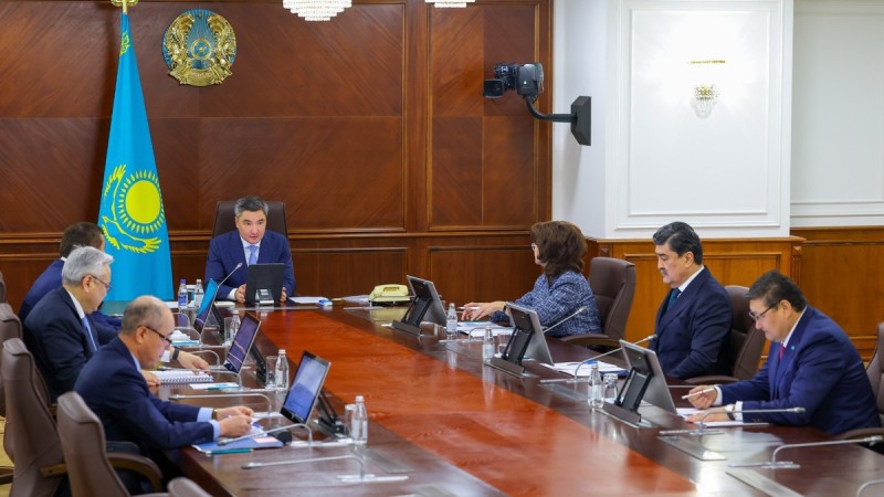 Бектенов Президенттің «Таза Қазақстан» бастамасын жүзеге асыру бойынша отырыс өткізді