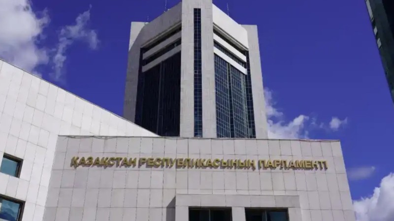 Парламент 6 Конституциялық заңды қабылдады