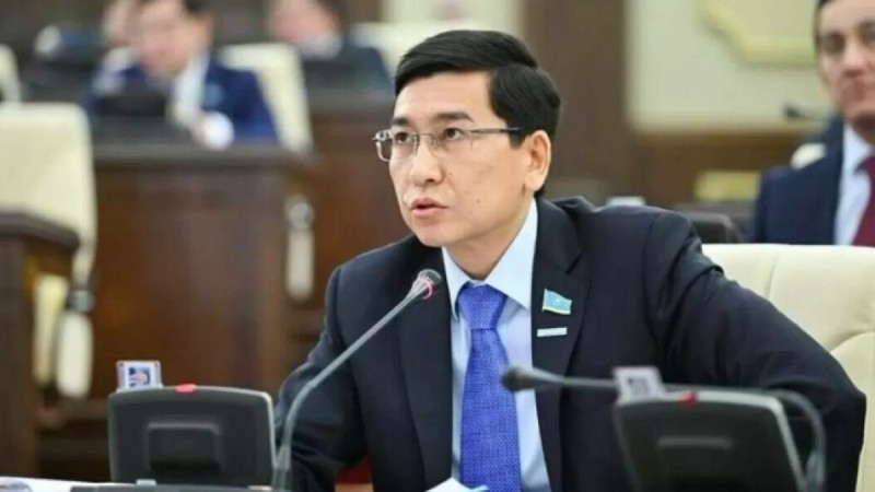 Асхат Аймағамбетов білім беру саласына қатысты жағымсыз хабарды айтты
