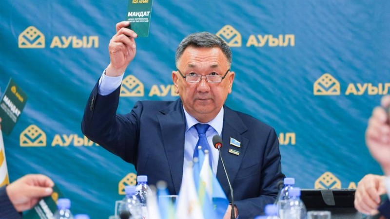 "Ауылдағы" ауыс-түйіс: Егізбаев кетіп, Айтуғанов келді