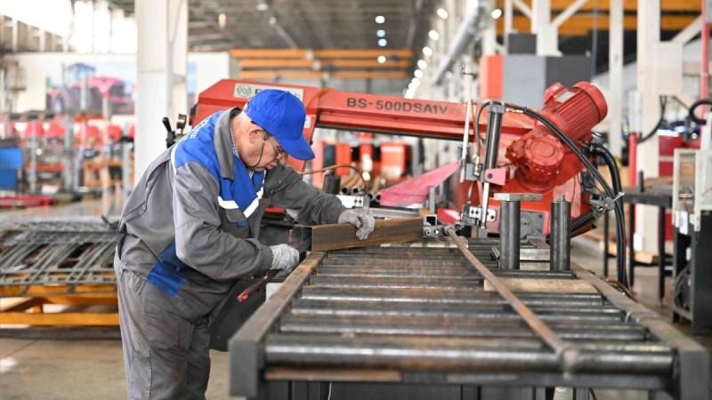Енді өндіріс еңбеккерлері әлеуметтік төлем алып, 55 жастан бастап жеңілірек жұмысқа ауысуға қақылы