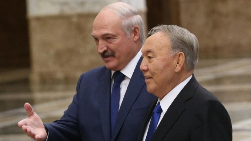 Александр Лукашенко Нұрсұлтан Назарбаевты туған күнімен құттықтады