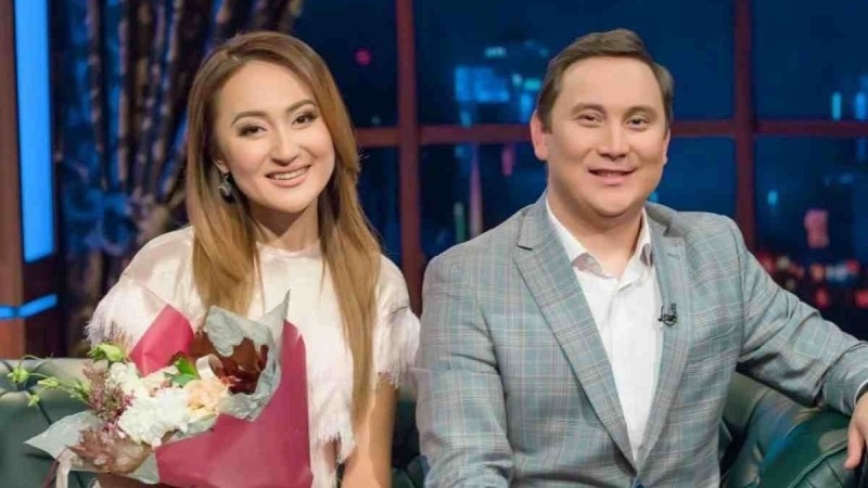 “Айнұр Тұрсынбаева, Ерке Есмахан сынды пустышка әшекей”: Бақыт Тұрман белгілі коучтың өнімін сынап тастады (ФОТО)
