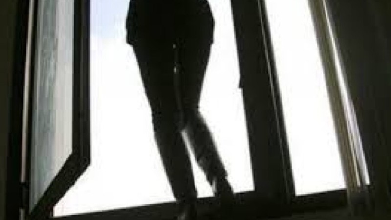 Алматыда көпқабатты үйдің тоғызыншы қабатынан құлаған 40 жастағы әйел көз жұмды