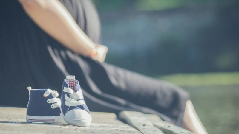 Өзінің жүкті екенін білмеген әйел аяқ асты босанды