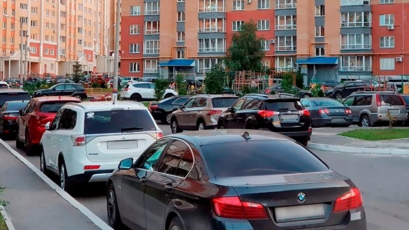 Алматы тұрғындарына үйінің маңында автокөлікті тегін қоюға рұқсат етілді