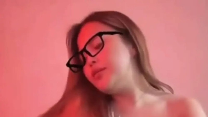 TikTok-та әдепсіз әрекет көрсеткен қыз 10 тәулікке қамалды