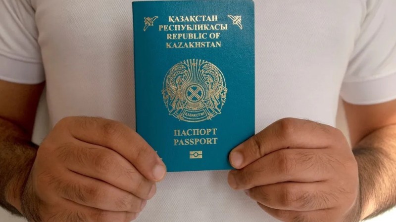 Шетелдік азамат желіде Қазақстан азаматтығын сатып алғанын айтып мақтанды