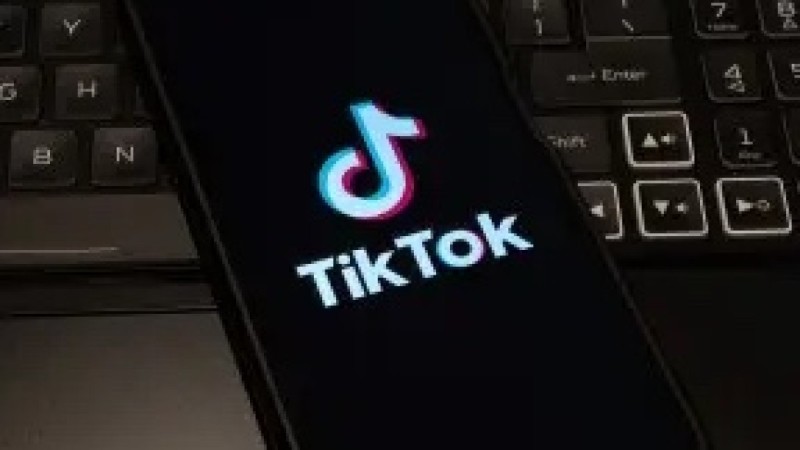 Қазақстандық әйел TikTok-та тікелей эфир өткіземін деп айыппұл арқалады