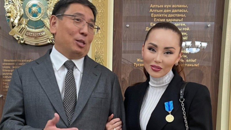“Басқалары да заңды білмейді ғой. Неге әртіс депутат бола алмайды?”: Баян Алагөзова әртістерді сынағандарға қарсы шықты