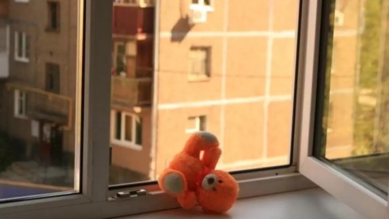 Шымкентте үш жасар бала 9-қабаттан құлап көз жұмды