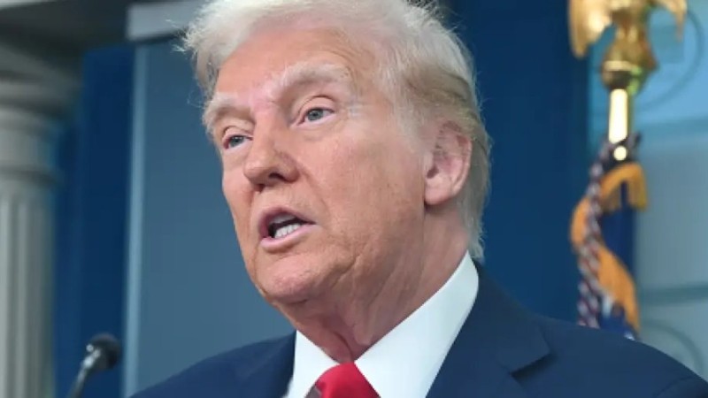 Трамп балаларға жынысын ауыстыру бойынша оталарды қаржыландыруға тыйым салды