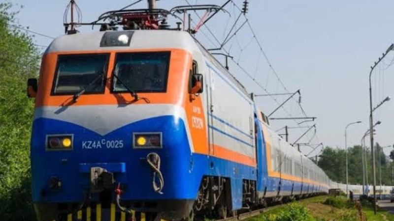 Атырауда пойыз ер адамды қағып кетіп, қаза тапты