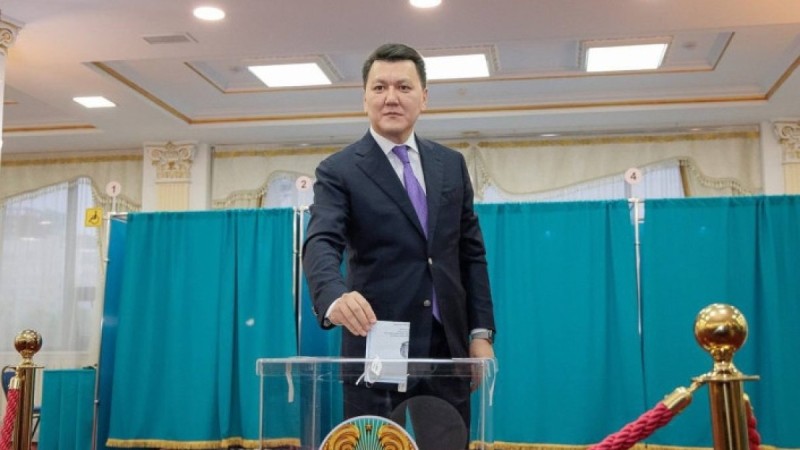 Ерлан Қарин Құрылтай сайлауында өз таңдауын жасады