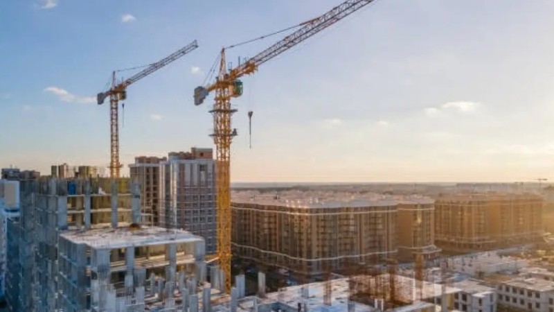 Астанада құрылыс алаңында кран құлап, краншы қаза тапты