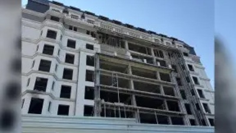 Сүріле ме, әлде жөнделе ме? Қайрат Сатыбалдының Алматыдағы бұрынғы қонақүйінде не болып жатыр?