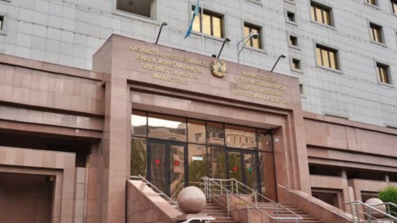 “Стресс, қысым, сөз тасу”: Еңбек министрлігінің экс-қызметкері желіде жанайқайын жеткізді