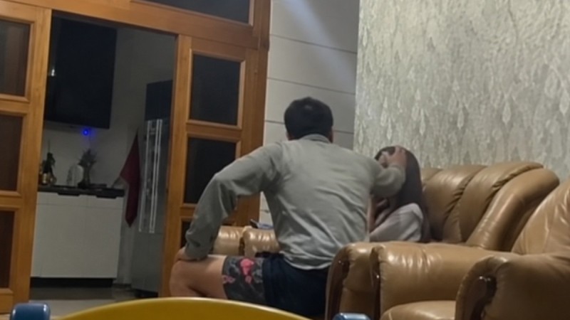 «Әкеміз өмір бойы ұрып-соғады»: Алматыда 20 жастағы қыз көмек сұрады