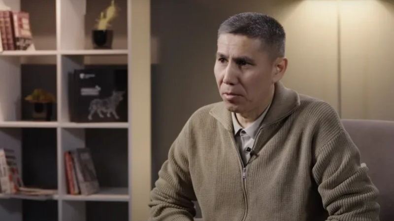 Телефонға телмірген жастарды кітап оқуға неге баули алмай жатырмыз: Санжар Керімбай ойын бөлісті (ВИДЕО)