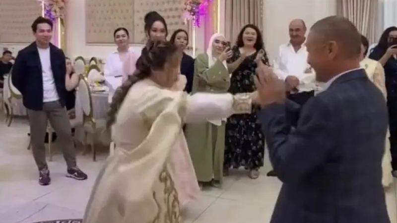 “Міне, нағыз қалыңдық!“ Қазақстандық қыз ұзату тойында спарринг өткізді
