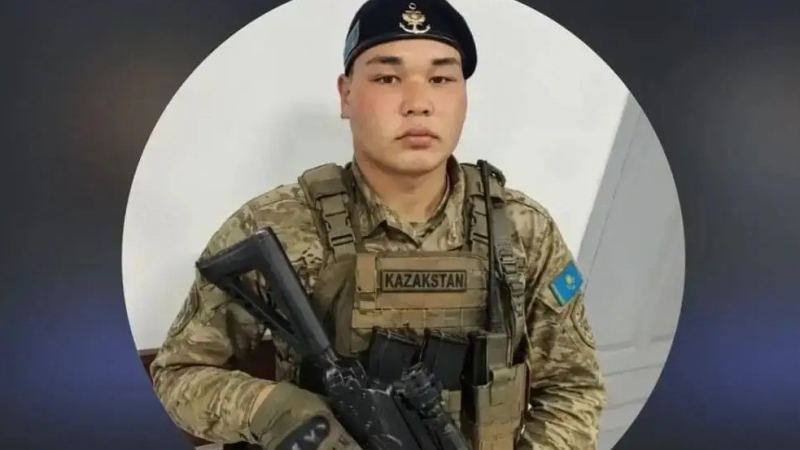 «Ұлым жағаға өзі жүзіп шыққан»: Каспийде тірі қалған тағы бір сарбаздың анасы сұхбат берді