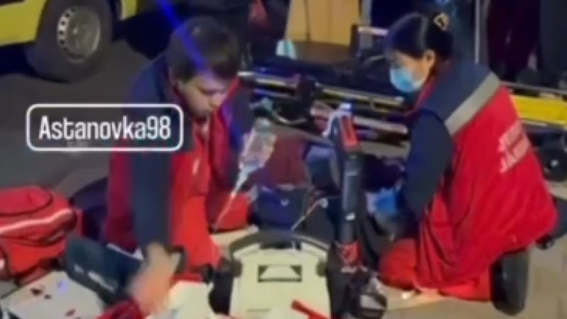Астанада әйел көшеде көз жұмды: жедел жәрдем 18 минуттан кейін жеткен (ВИДЕО)