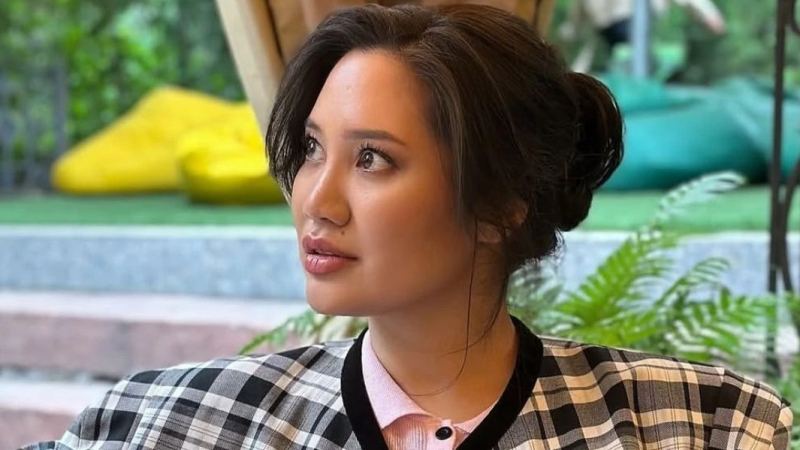 "Жалған патриотизмнің иісі аңқып тұр": Желіде сынға ұшыраған Зарина Кармен мәлімдеме жасады