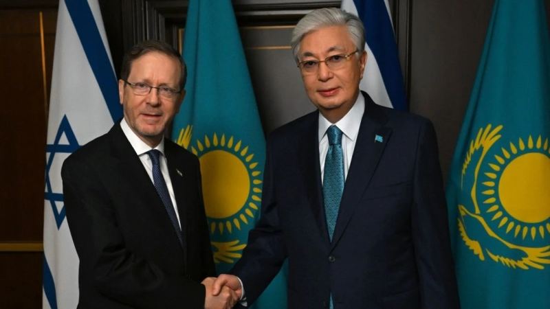 Тоқаев Израиль президентін Таяу Шығыстағы шиеленісті бәсеңдетуге шақырды