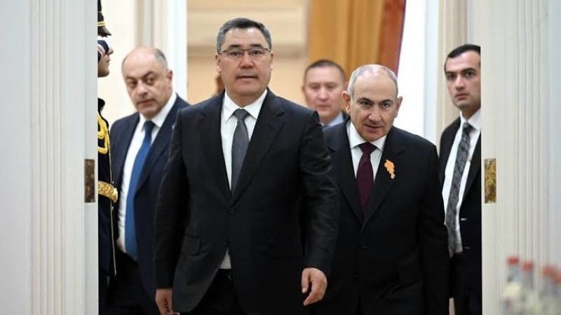 Премьер-министр “Жапаров - Қазақстан президенті” деген мемлекеттік хаттама қызметшісін жұмыстан босатты