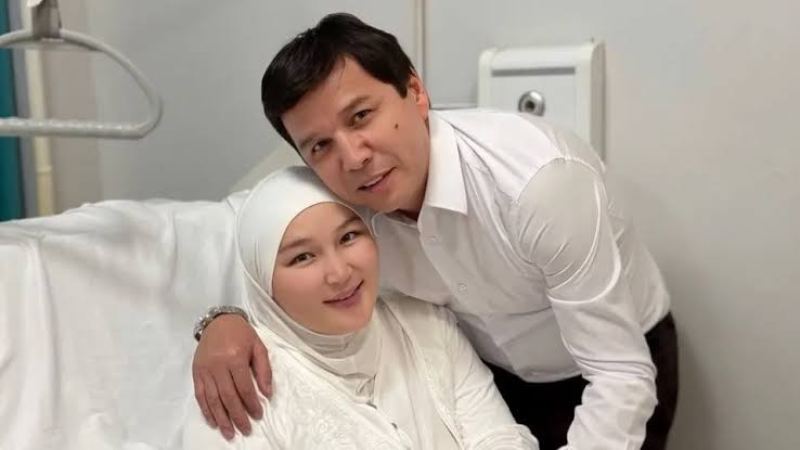 Абай Бегей мен жары Вьетнамда болашақ сәбилерінің жынысын жариялады
