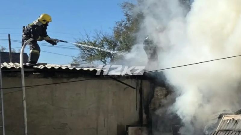 Жамбыл облысында жер үй өртенді: өрт сөндірушілер жарылыстың алдын алды